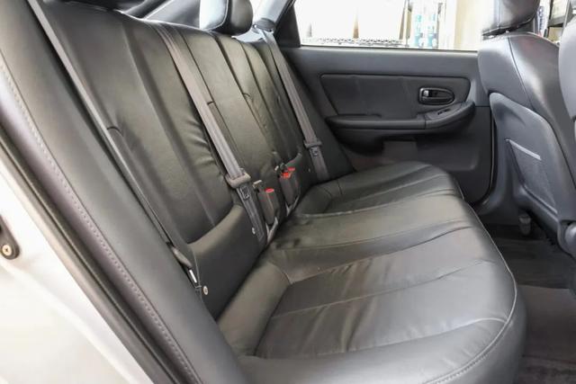 04年的现代伊兰特自动挡（廉价的经济型车竟被当成了收藏品）(15)