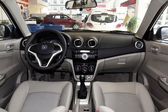 买这几款家用车绝对不丢面子(一款经济实用的家庭轿车)(4)