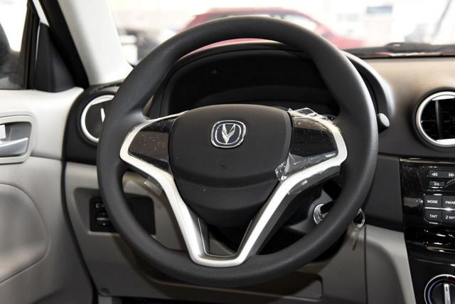 买这几款家用车绝对不丢面子(一款经济实用的家庭轿车)(5)