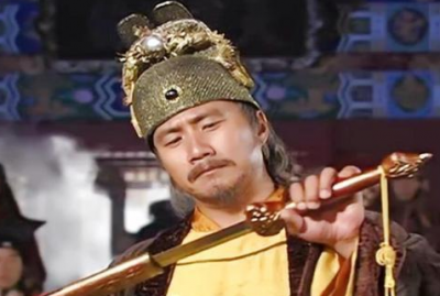 ​朱元璋坚持推行藩王分封的原因是什么？