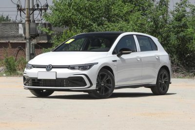 ​大众高尔夫1.4t蓝驱测评（5.5L油耗德系高级家轿）