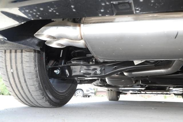 大众高尔夫1.4t蓝驱测评(5.5L油耗德系高级家轿)(14)