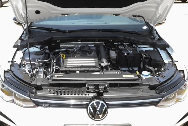 大众高尔夫1.4t蓝驱测评(5.5L油耗德系高级家轿)(13)