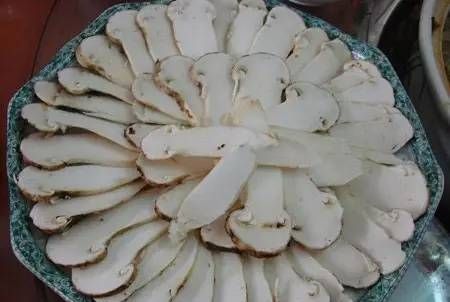 如何辨别新鲜松茸的好坏