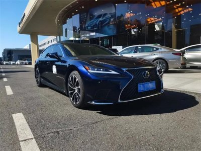 ​克莱斯勒300c什么档次（车300气场不输S级从149万跌到73万仍没人买）