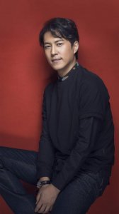 ​江珊跟靳东合照（与离过婚的江珊同居5年后）