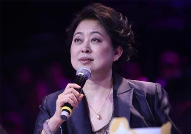 倪萍腿怎么站不起来(60岁倪萍双腿落下病根)(4)