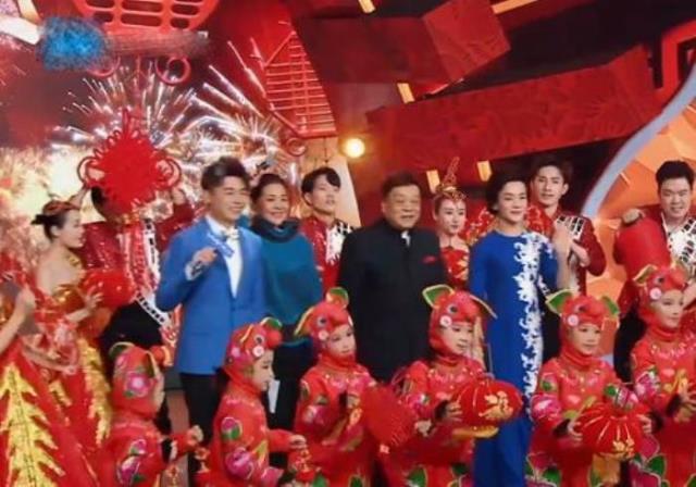 倪萍腿怎么站不起来(60岁倪萍双腿落下病根)(7)