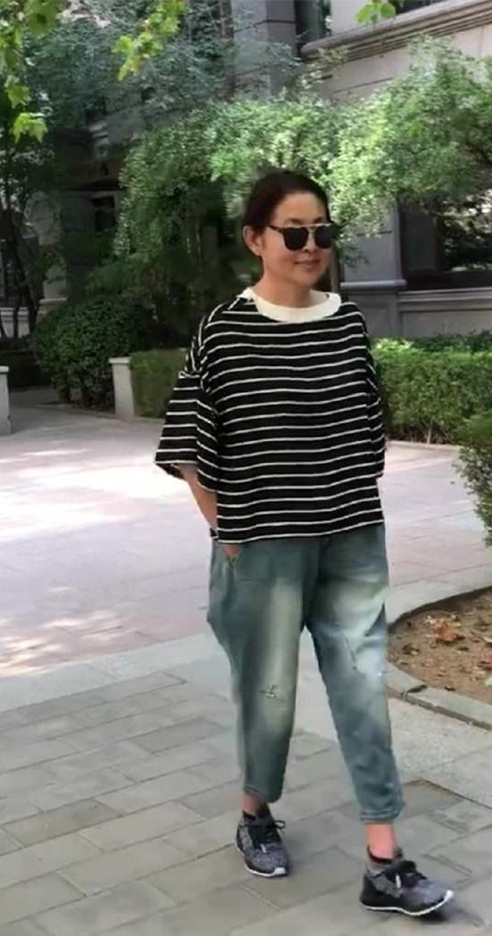 倪萍怎么瘦成锥子脸(被赞减肥成功美回十年前的倪萍)(1)