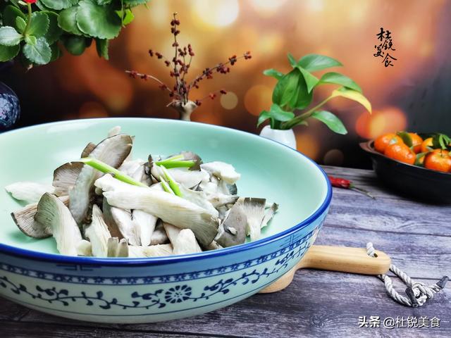 椒盐蘑菇的做法简单（椒盐蘑菇地道做法）(6)