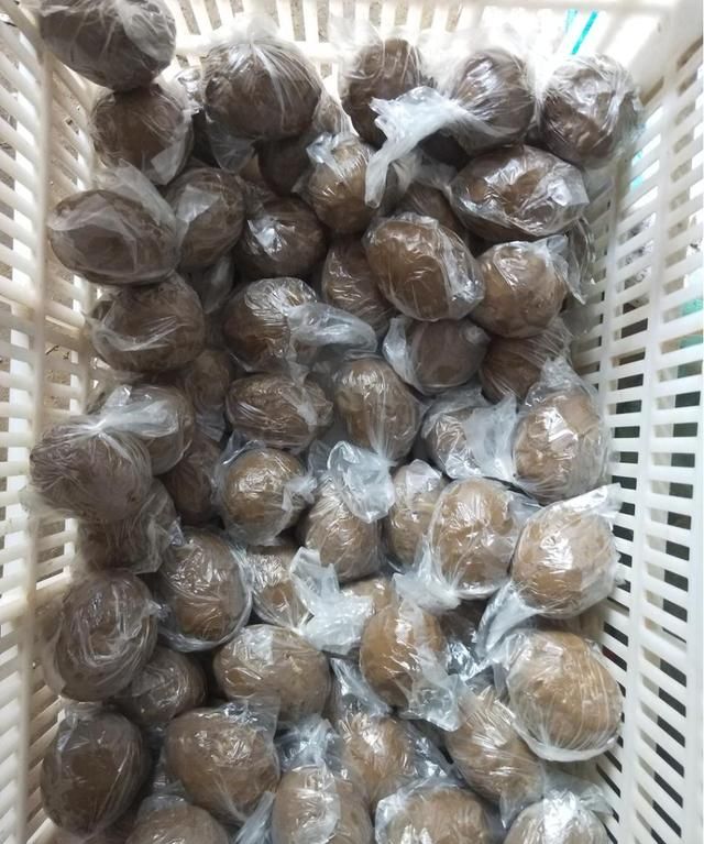 腌好煮熟的鸭蛋能放冷冻吗,煮熟的咸鸭蛋冰冻之后还能吃吗?图8