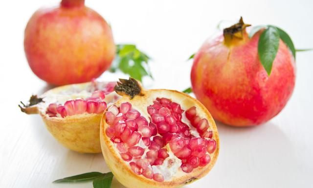 怎么挑石榴比较甜，为什么石榴果肉是白的却是甜的？图7