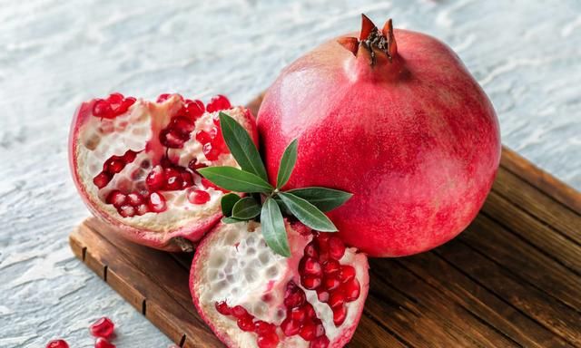 怎么挑石榴比较甜，为什么石榴果肉是白的却是甜的？图3