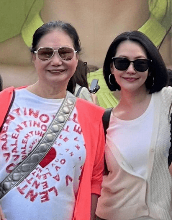 大S一年未露面被传身体出问题 经纪人辟谣