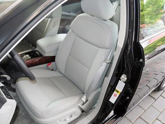 红旗h7经典车型 早期的红旗H7车型售价不到14万元(7)