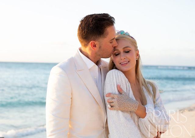 希尔顿家族两位名媛（名媛帕里斯希尔顿大婚）(17)