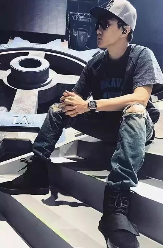 林俊杰今年有新歌吗(林俊杰发新歌MV有深意)(9)