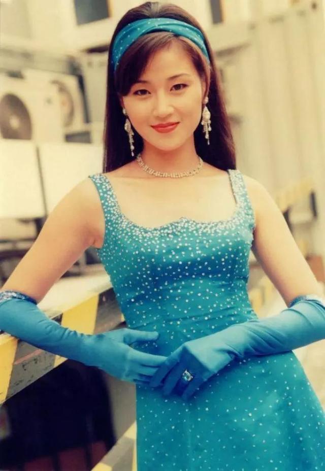 甄子丹曾为她抛妻弃子万绮雯(甄子丹给前妻抚养费)(17)