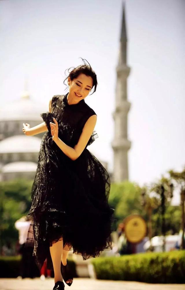 许晴20岁惊艳写真照（谁说50岁女星不能性感到爆炸）(3)