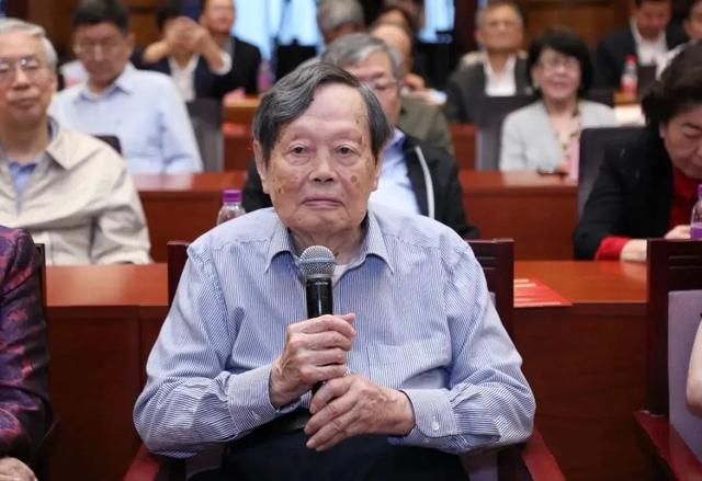 翁帆第一个老公因为什么离婚(当年28岁嫁给8旬老人的翁帆)(11)