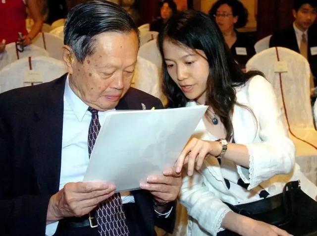 翁帆第一个老公因为什么离婚(当年28岁嫁给8旬老人的翁帆)(17)