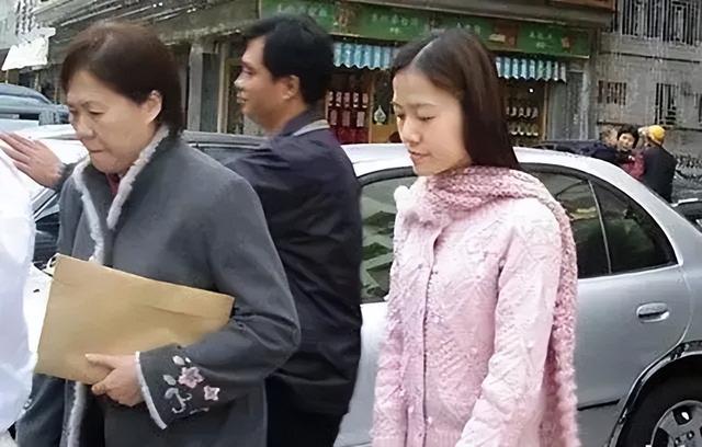 翁帆第一个老公因为什么离婚(当年28岁嫁给8旬老人的翁帆)(9)