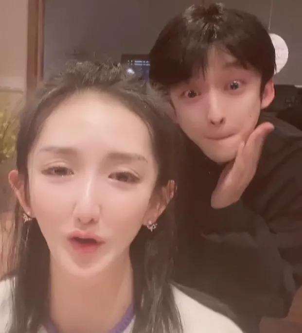 谢娜何炅张杰同台(何炅谢娜合体笑到皱纹满脸)(24)