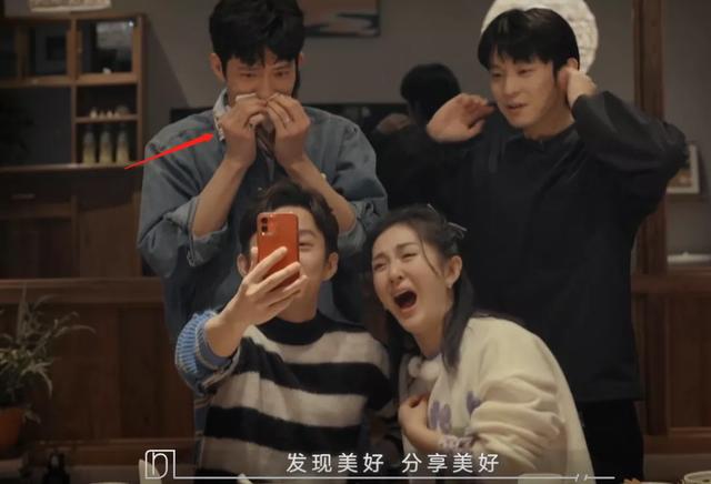 谢娜何炅张杰同台(何炅谢娜合体笑到皱纹满脸)(30)