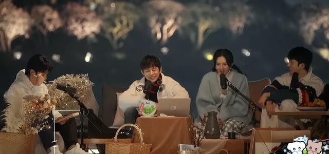 谢娜何炅张杰同台(何炅谢娜合体笑到皱纹满脸)(1)