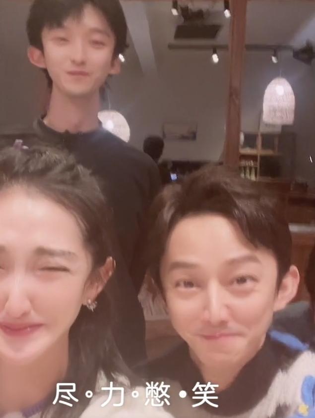 谢娜何炅张杰同台(何炅谢娜合体笑到皱纹满脸)(16)