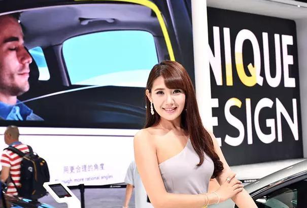 上海车展十大最惊艳车模合集（这是两地不同胆大的车模）(2)