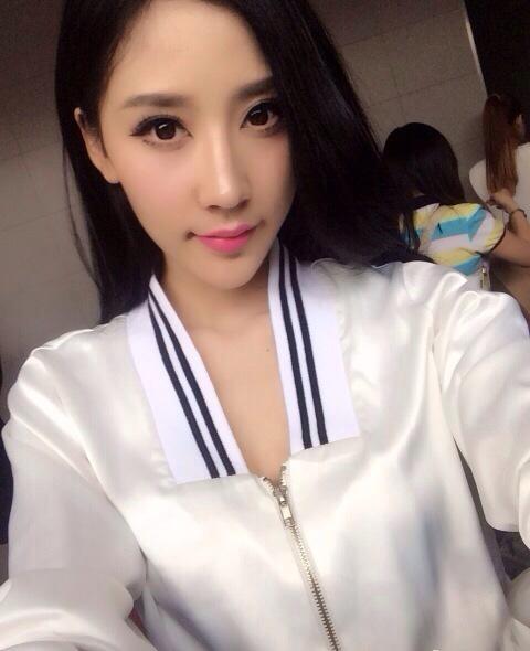 上海车展十大最惊艳车模合集（这是两地不同胆大的车模）(11)