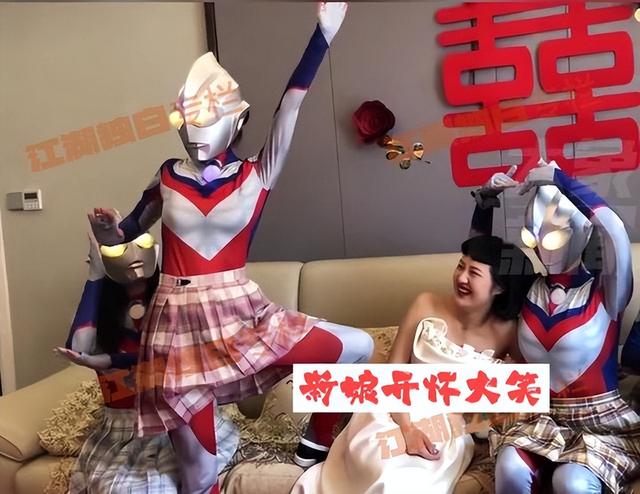 奥特曼婚礼表演(4位伴娘扮演奥特曼引关注)(6)