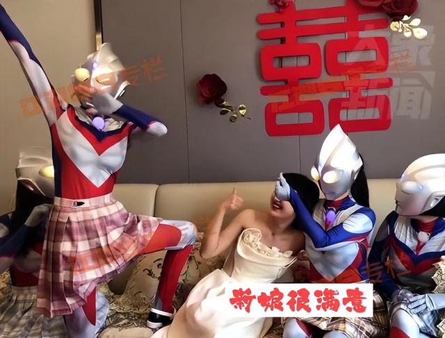 奥特曼婚礼表演(4位伴娘扮演奥特曼引关注)(2)