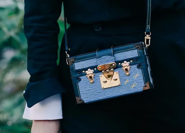 消息称小红书将暂停赴美ipo(传小红书将在美上市估值超百亿)(13)