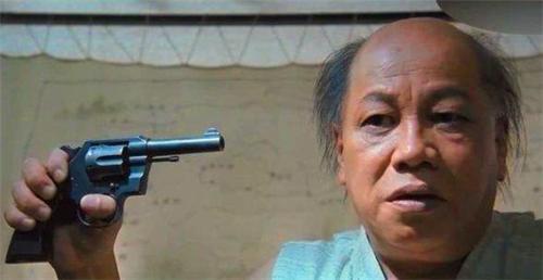 模仿火云邪神徒手接子弹（他是徒手表演接子弹第一人）(1)