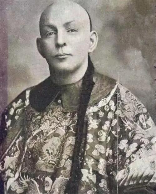 模仿火云邪神徒手接子弹（他是徒手表演接子弹第一人）(3)