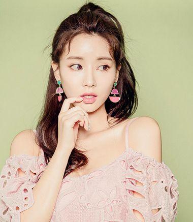 怎么梳一个简单又好看的发型(9款步骤很简单的梳发发型)(6)