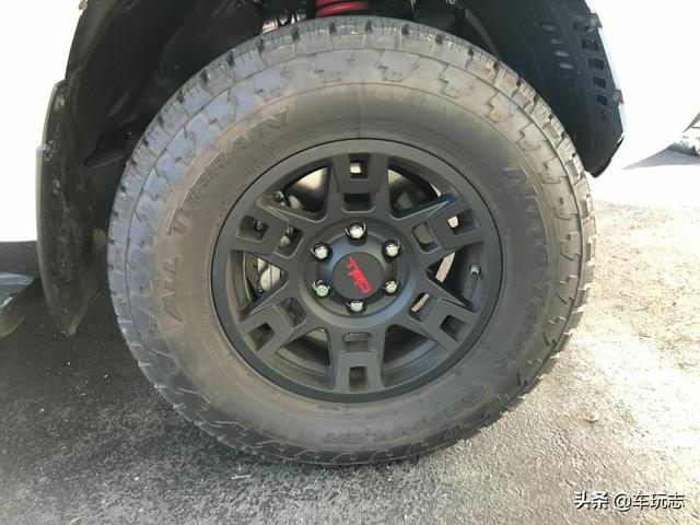 最新丰田suv4runner国内上市(功能强大的硬汉越野车)(7)