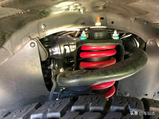 最新丰田suv4runner国内上市(功能强大的硬汉越野车)(8)