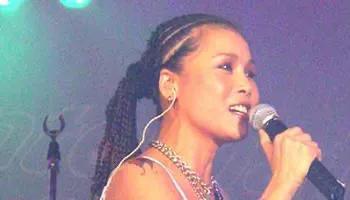 田震如今怎么样了(铿锵玫瑰田震)(3)