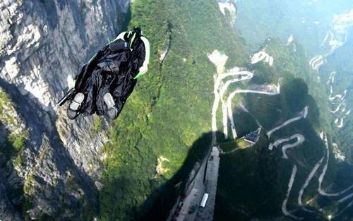 翼装飞行女生身亡原因