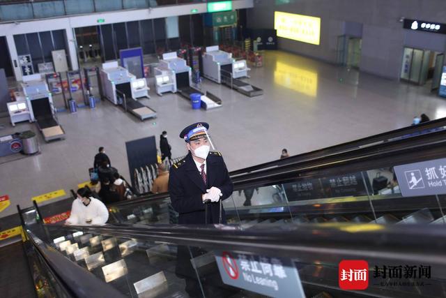 成渝高铁新款复兴号将上线(成渝高铁复兴号动车组司机的首个春运)(4)