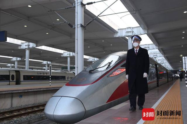 成渝高铁新款复兴号将上线(成渝高铁复兴号动车组司机的首个春运)(2)