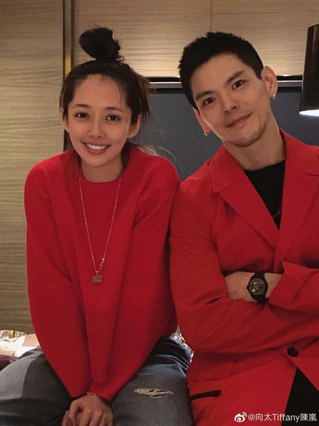 网传向佐郭碧婷未领证 向太:香港摆喜酒即正式夫妻