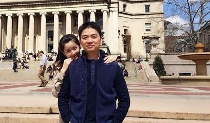 刘强东和奶茶怎么认识的（刘强东当年为何不肯承认跟奶茶相恋）(1)