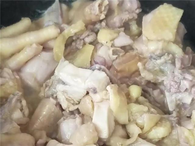 五指毛桃煲鸡正确做法(香气扑鼻的五指毛桃炖鸡)(7)