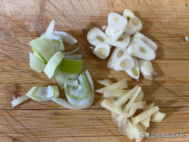 辣炒扇贝肉的最佳做法大全(味道鲜美好吃不贵)(5)