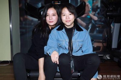 ​赵薇和窦靖童合照 赵薇晒与窦靖童合影