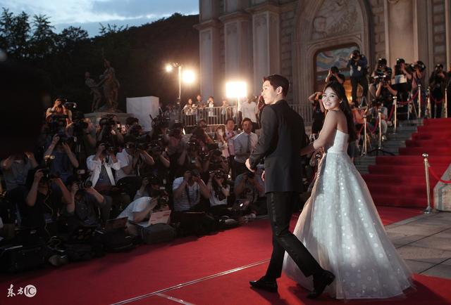 宋仲基和宋慧乔婚后罕见同框（双宋今日世纪大婚）(3)